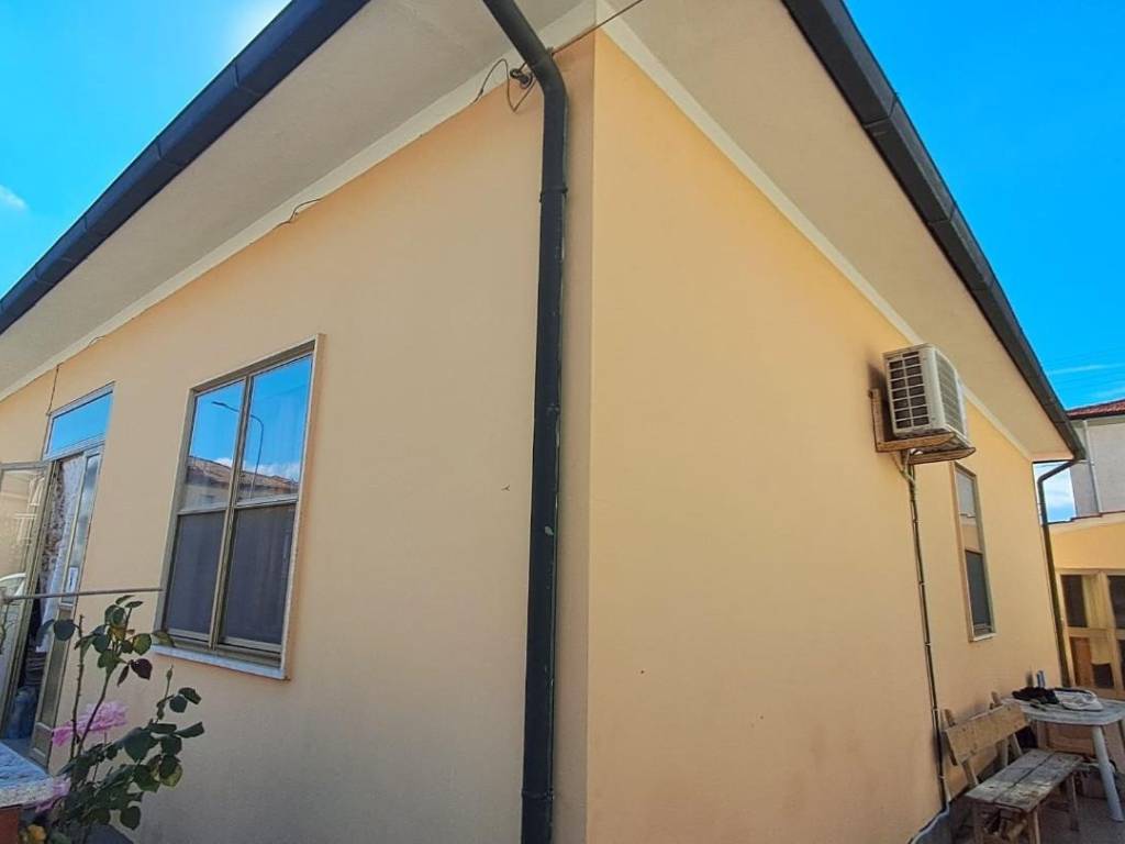 casa indipendente in vendita a Cecina