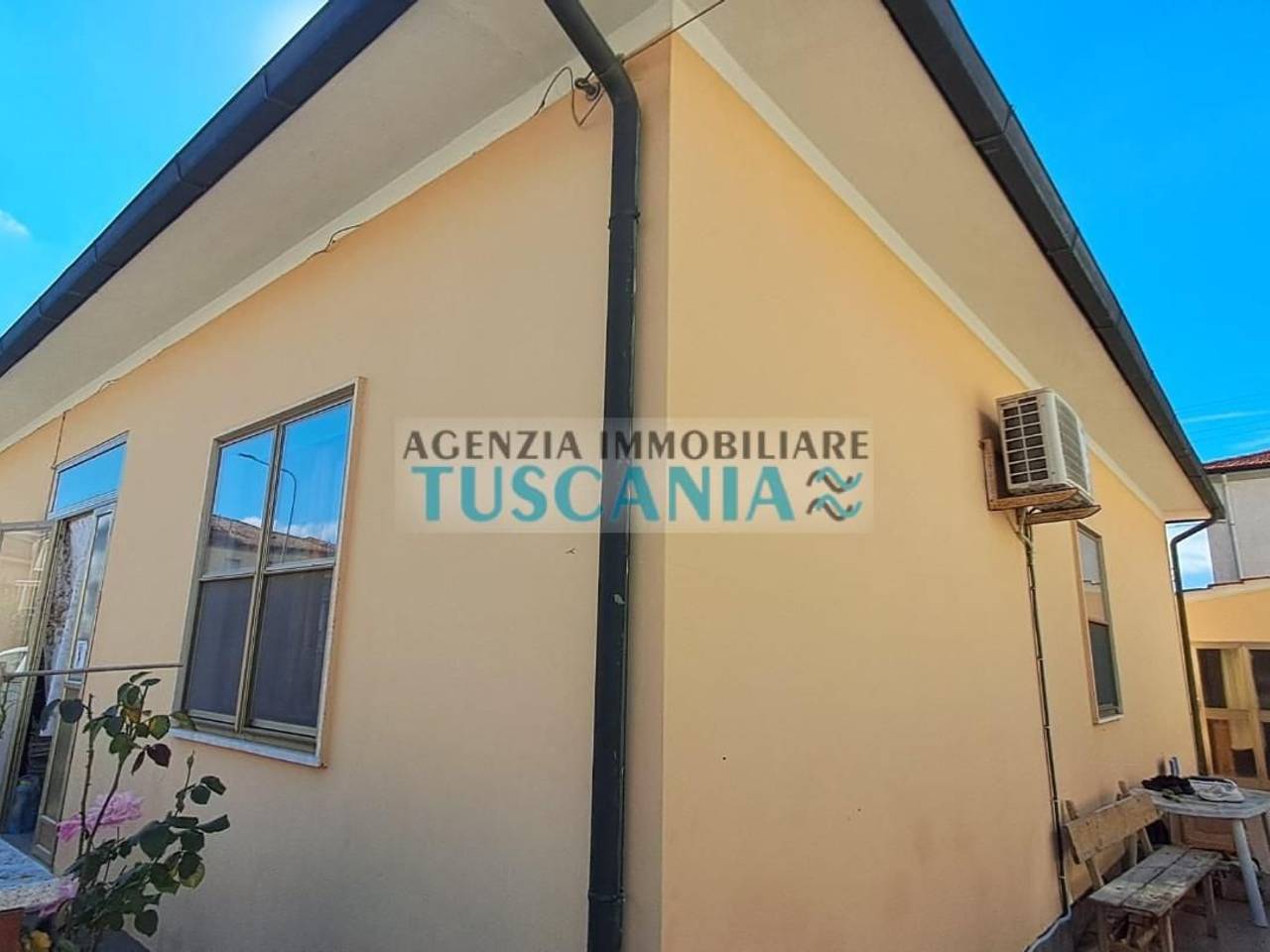 casa indipendente in vendita a Cecina