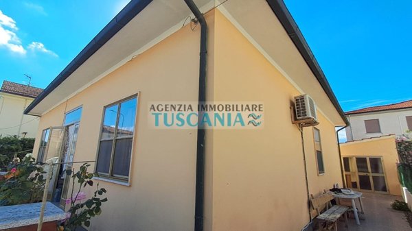 casa indipendente in vendita a Cecina