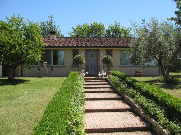 casa indipendente in vendita a Cecina