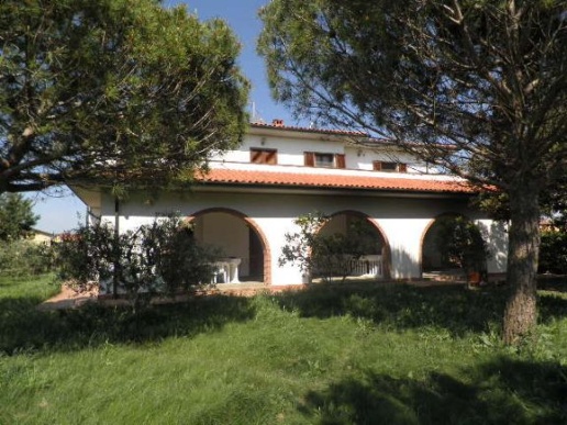 casa indipendente in vendita a Cecina