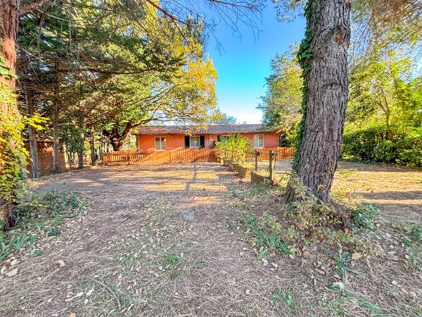 casa indipendente in vendita a Cecina