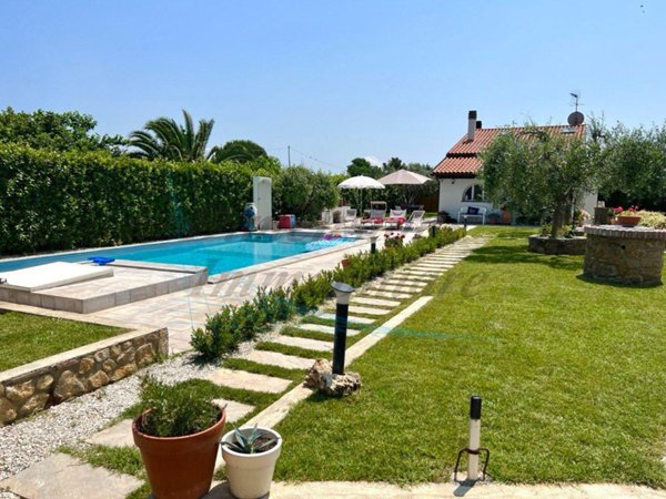 casa indipendente in vendita a Cecina