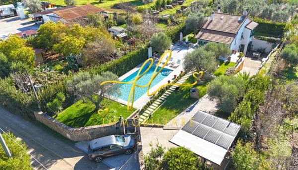 casa indipendente in vendita a Cecina