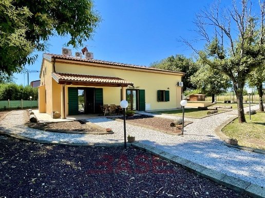 casa indipendente in vendita a Cecina