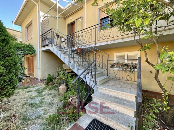 casa indipendente in vendita a Cecina