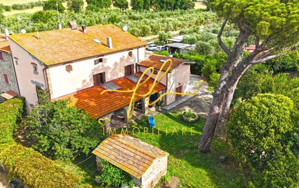 casa indipendente in vendita a Cecina