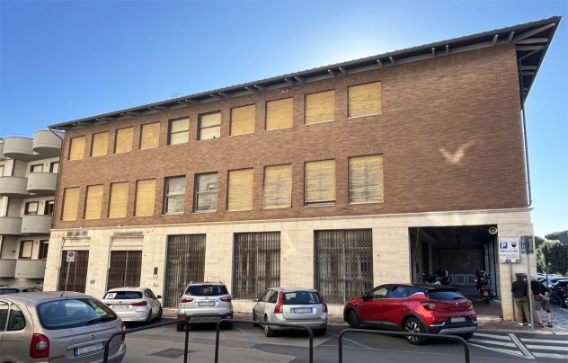ufficio in vendita a Cecina