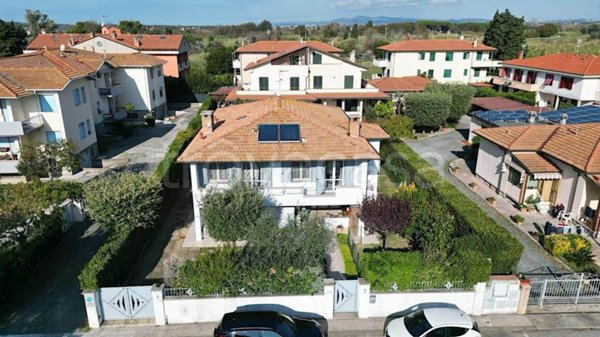 casa indipendente in vendita a Cecina