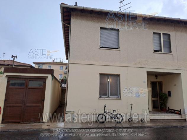 locale commerciale in vendita a Cecina