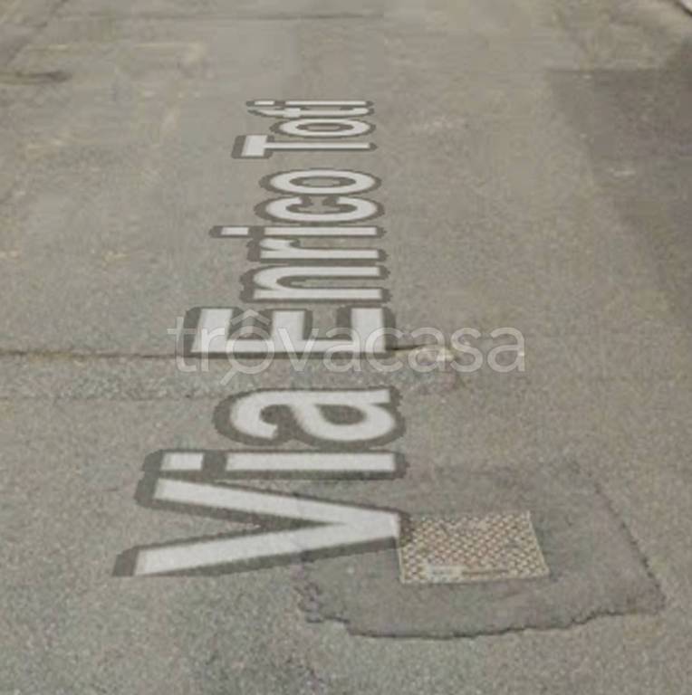 locale commerciale in vendita a Cecina