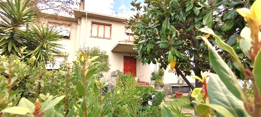 casa indipendente in vendita a Cecina