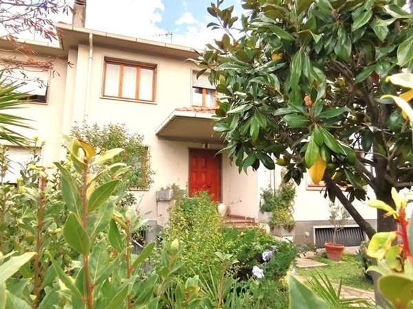 casa indipendente in vendita a Cecina