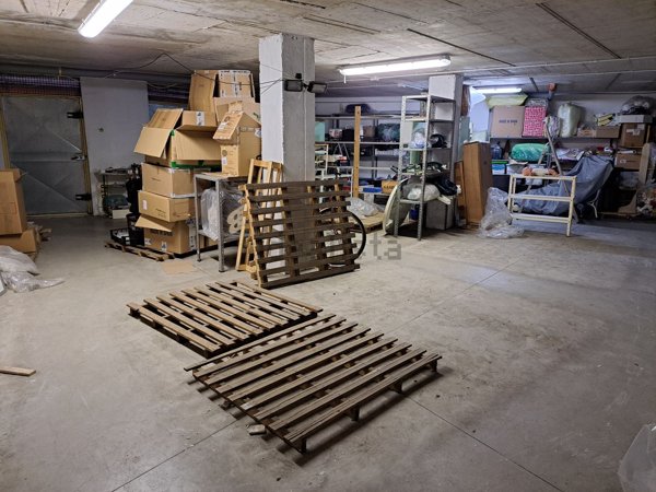 locale di sgombero in vendita a Cecina