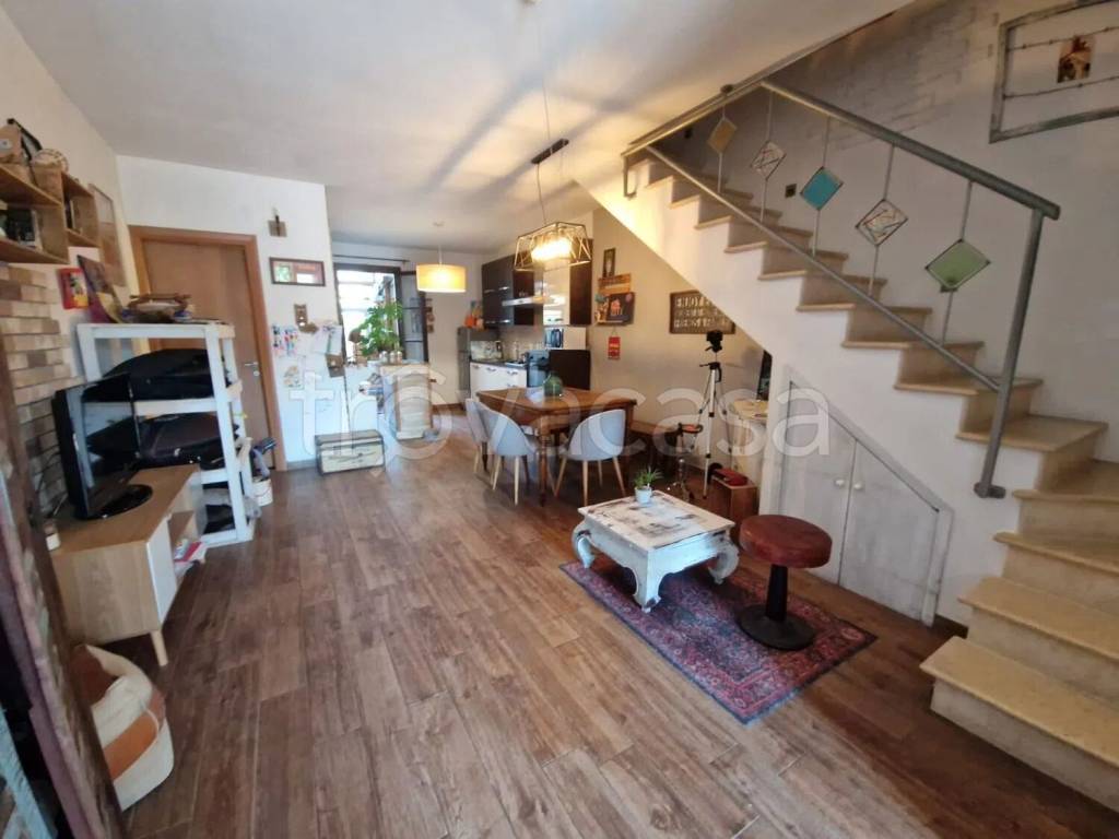 casa indipendente in vendita a Cecina