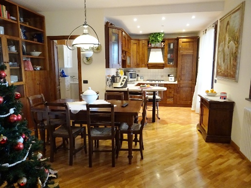 casa indipendente in vendita a Cecina