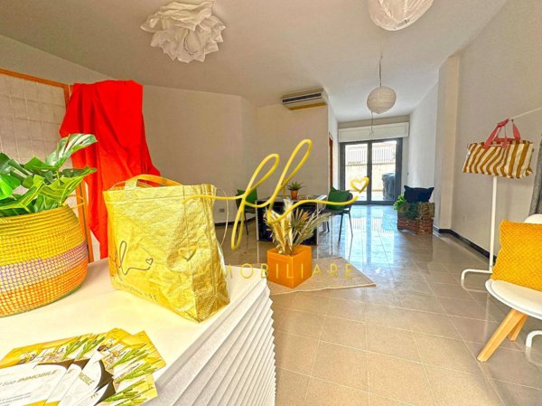 locale commerciale in vendita a Cecina