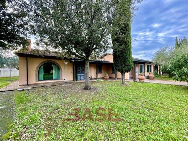 casa indipendente in vendita a Cecina