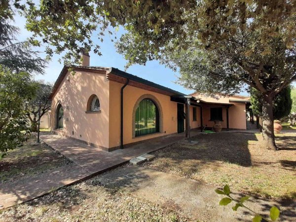 casa indipendente in vendita a Cecina