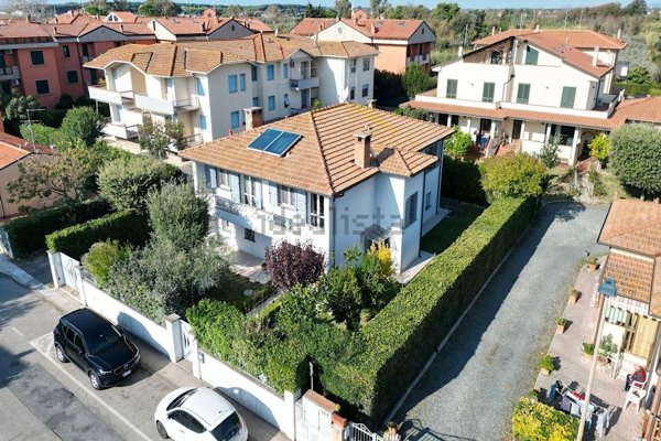 casa indipendente in vendita a Cecina