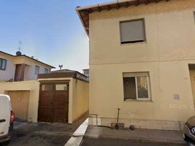 locale di sgombero in vendita a Cecina