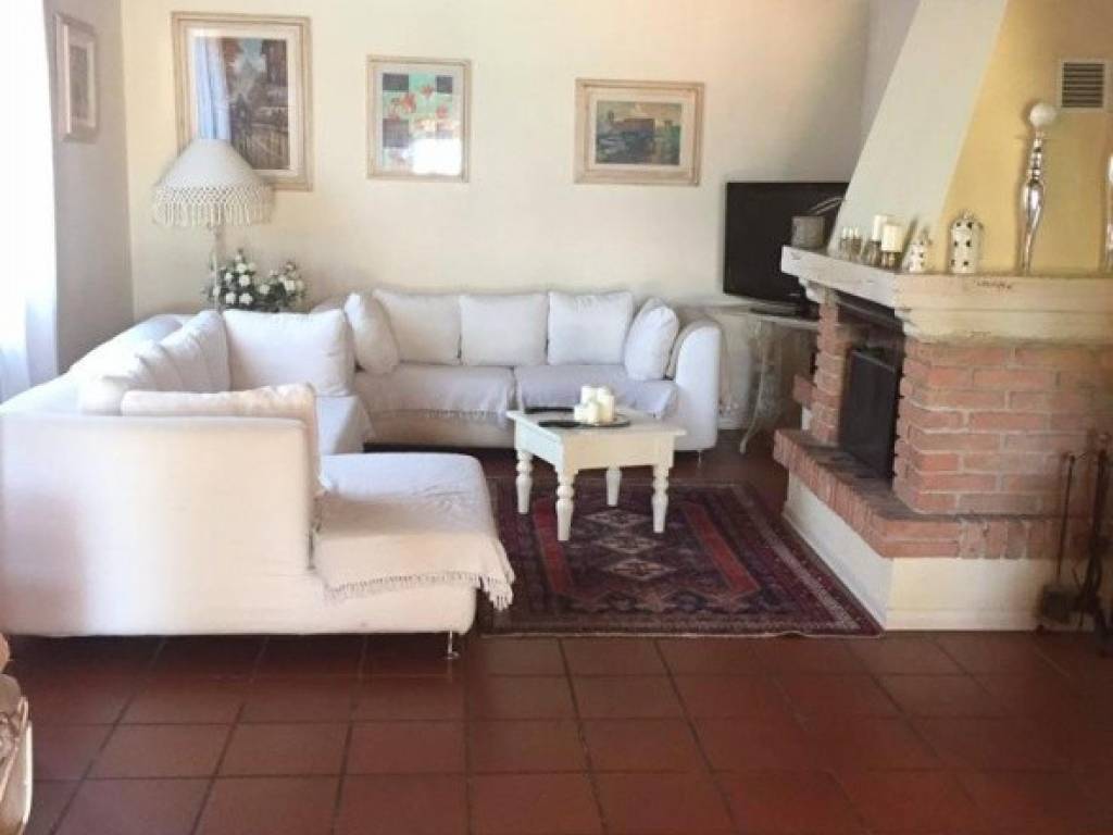casa indipendente in vendita a Cecina