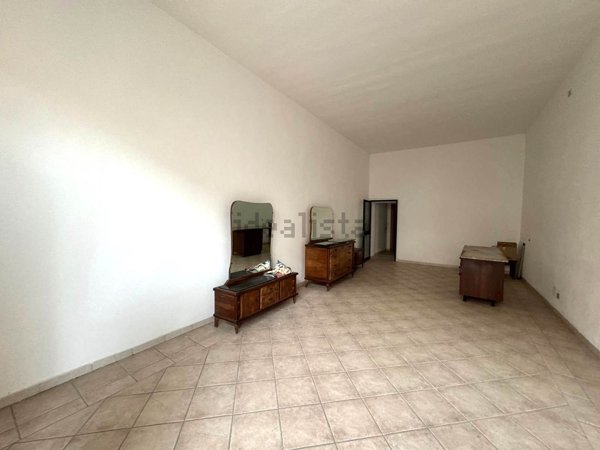 locale commerciale in vendita a Cecina