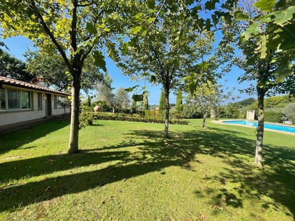 casa indipendente in vendita a Cecina
