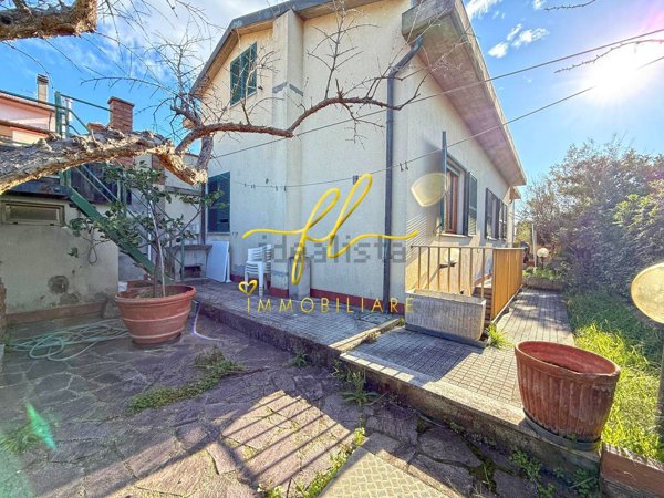 casa indipendente in vendita a Cecina