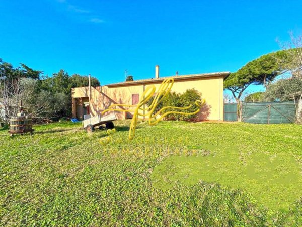 casa indipendente in vendita a Cecina