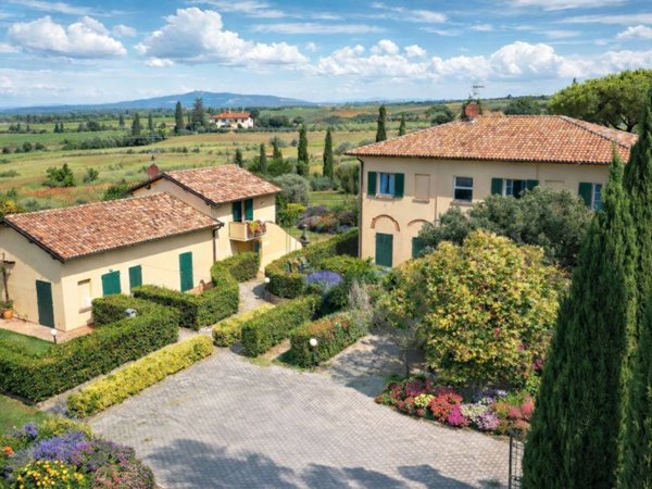 casa indipendente in vendita a Cecina