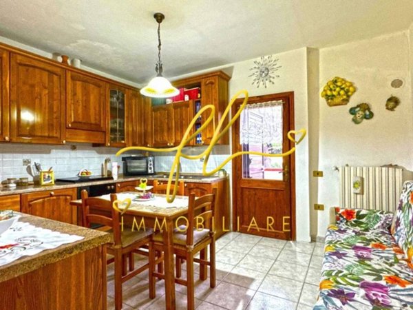 casa indipendente in vendita a Cecina