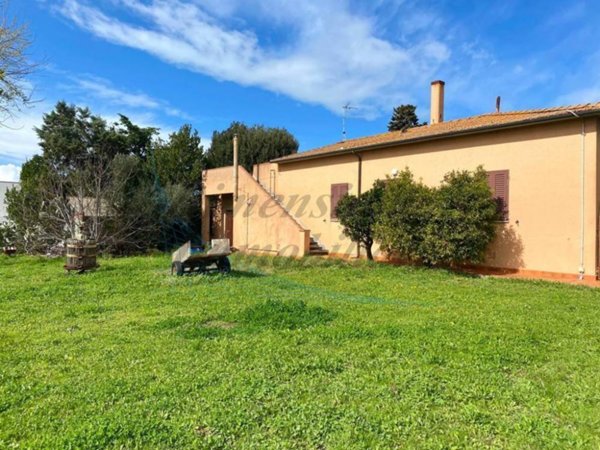 casa indipendente in vendita a Cecina