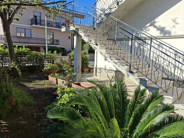 casa indipendente in vendita a Cecina