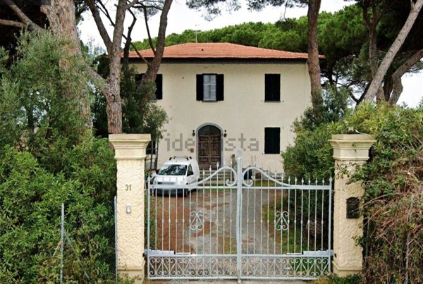 casa indipendente in vendita a Cecina