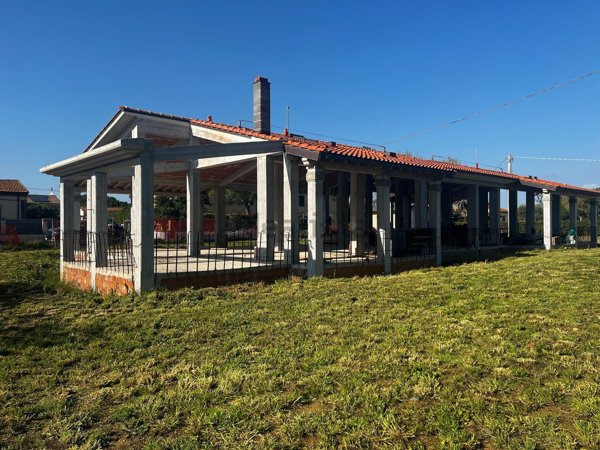 casa indipendente in vendita a Cecina