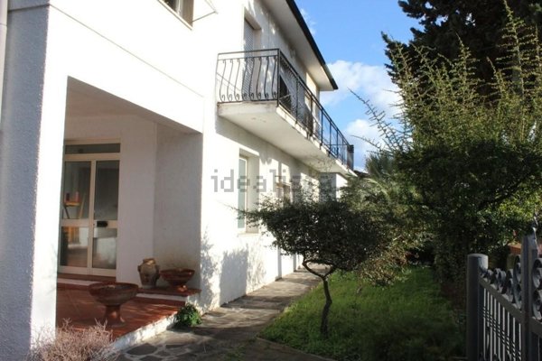 casa indipendente in vendita a Cecina