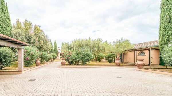 casa indipendente in vendita a Cecina