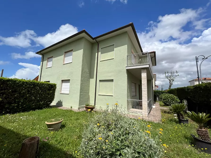 casa indipendente in vendita a Cecina