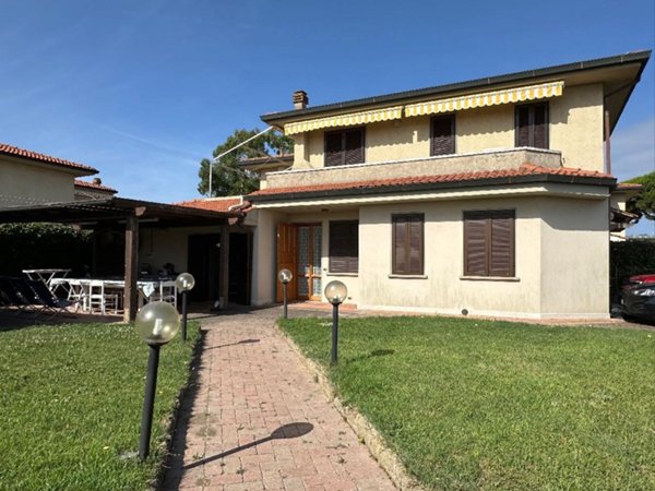 casa indipendente in vendita a Cecina