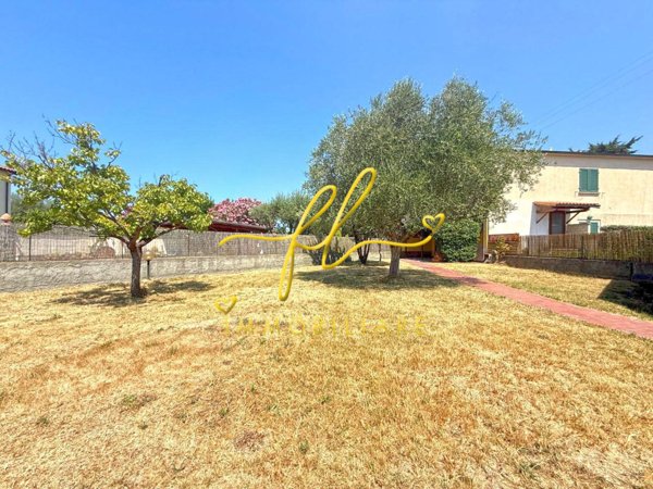 casa semindipendente in vendita a Cecina