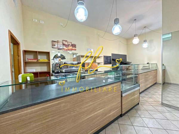 locale commerciale in vendita a Cecina