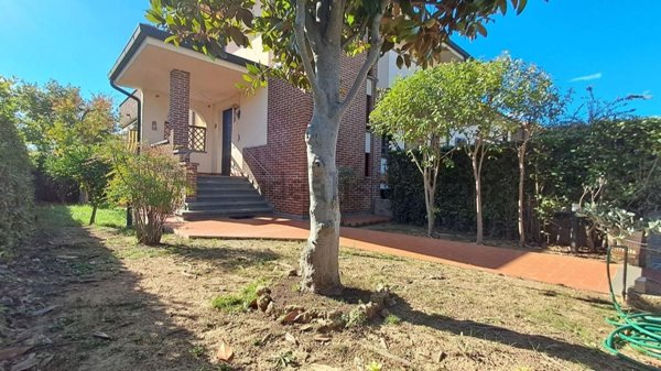 casa indipendente in vendita a Cecina