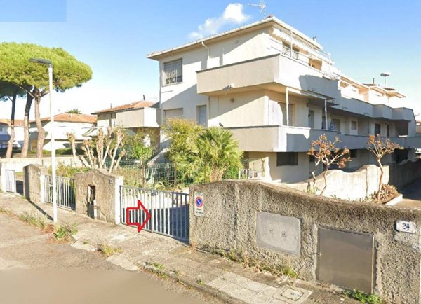 locale di sgombero in vendita a Cecina