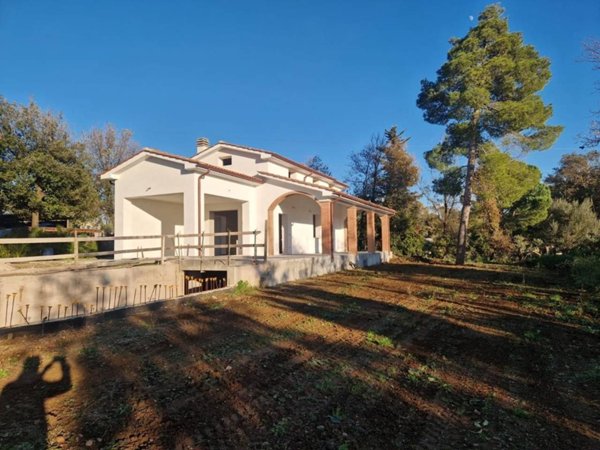 casa indipendente in vendita a Cecina