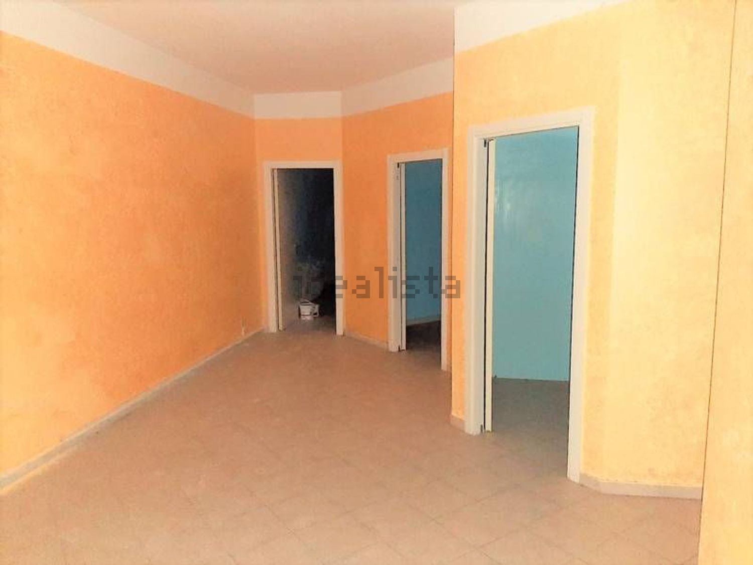 locale commerciale in vendita a Cecina