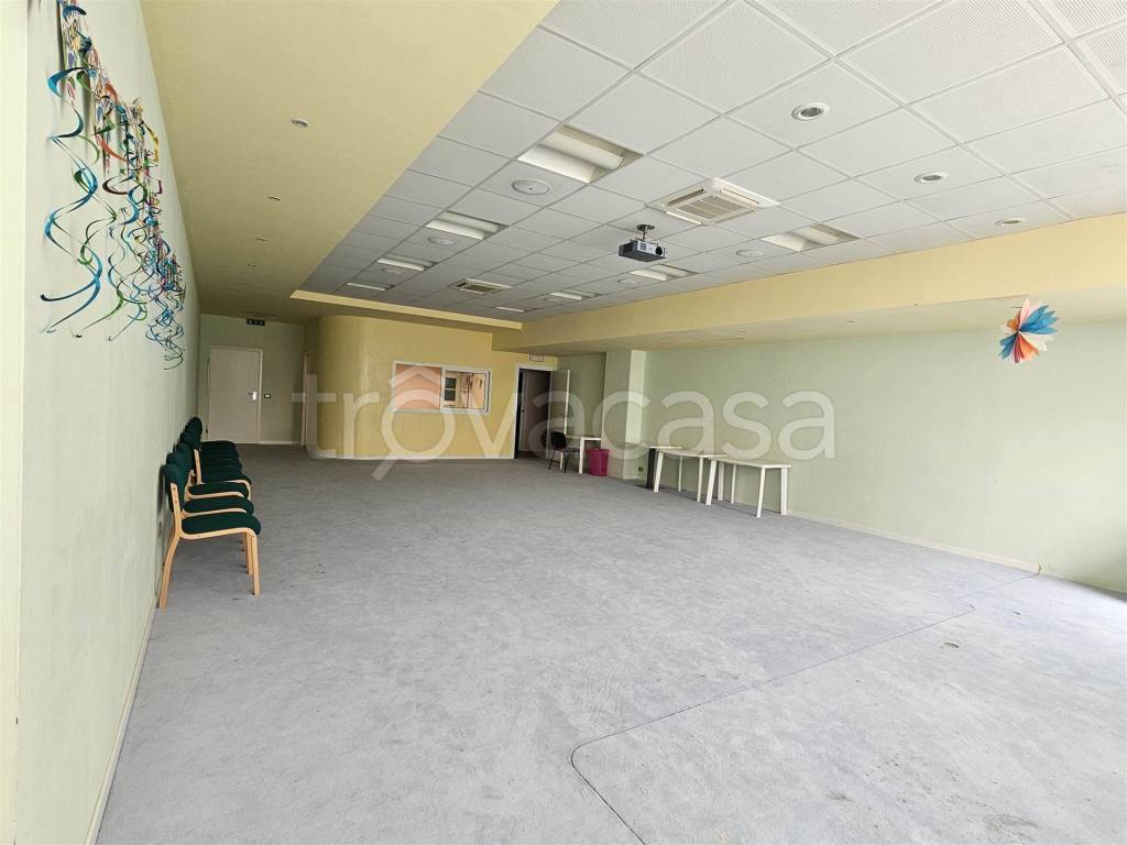 negozio in vendita a Cecina