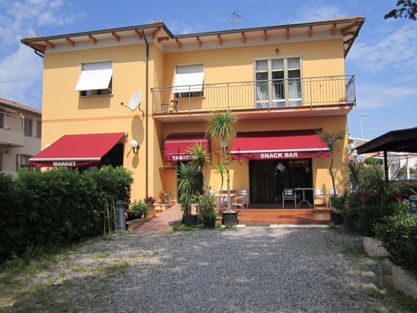 negozio in vendita a Cecina