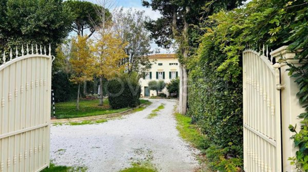 casa indipendente in vendita a Cecina