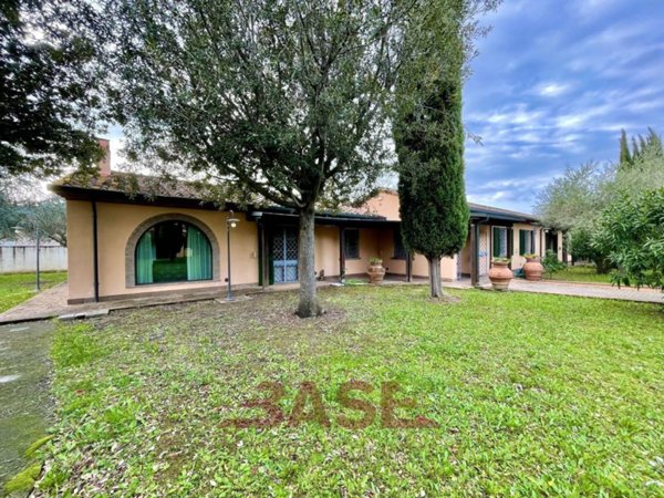 casa indipendente in vendita a Cecina